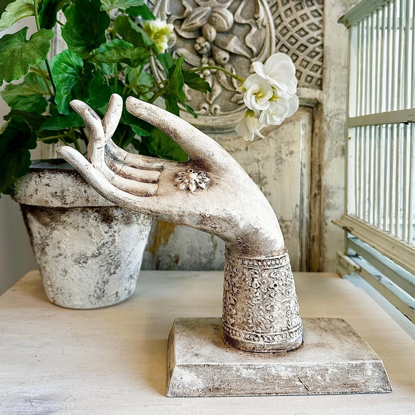 Vintage Style Posing Hand Ornament
