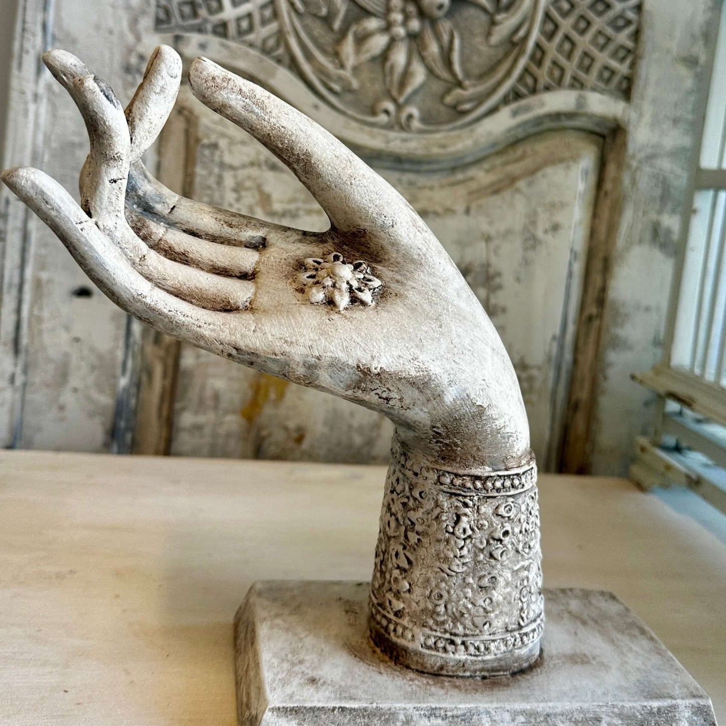 Vintage Style Posing Hand Ornament