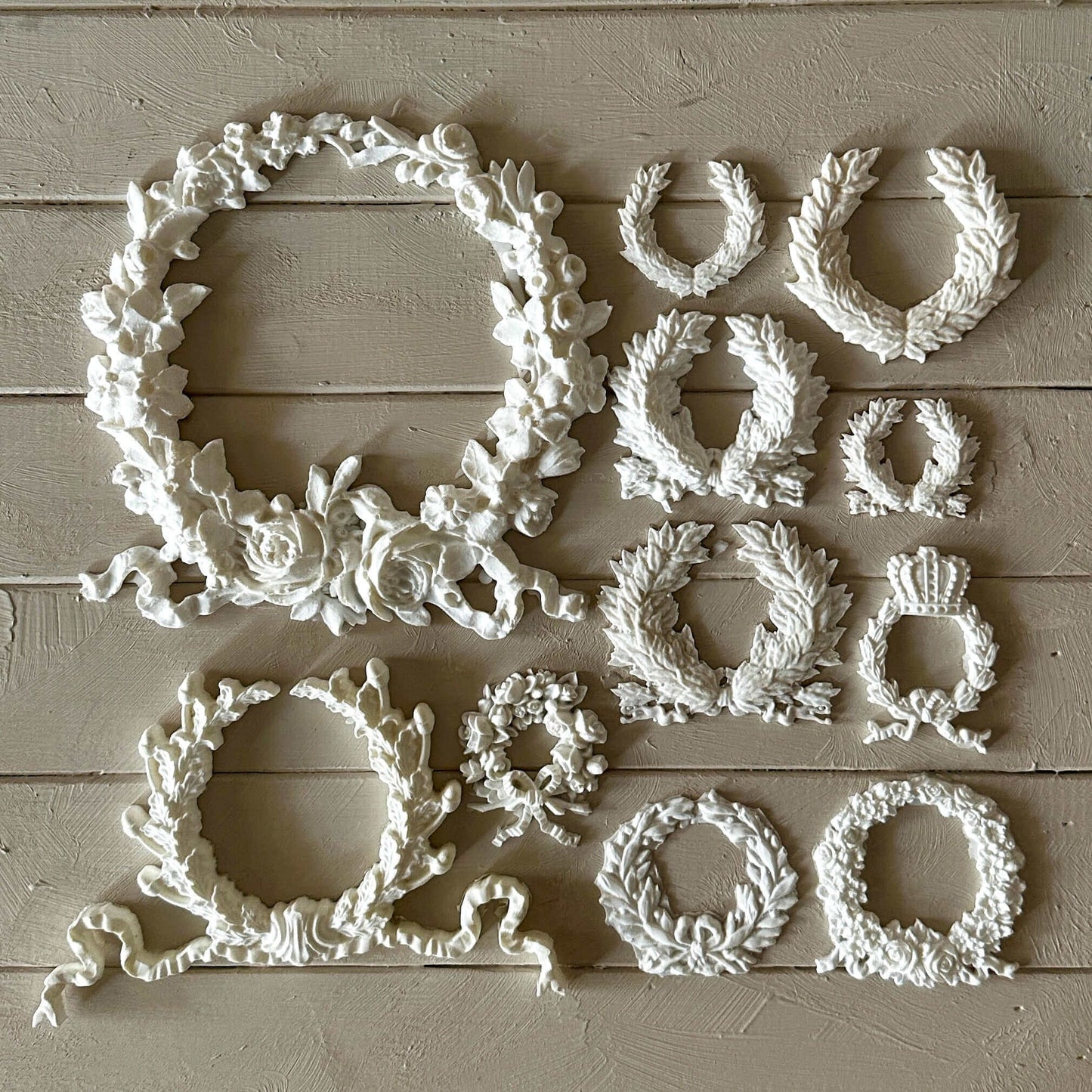 Wreath 004 - Resin Applique for Furniture & Crafts