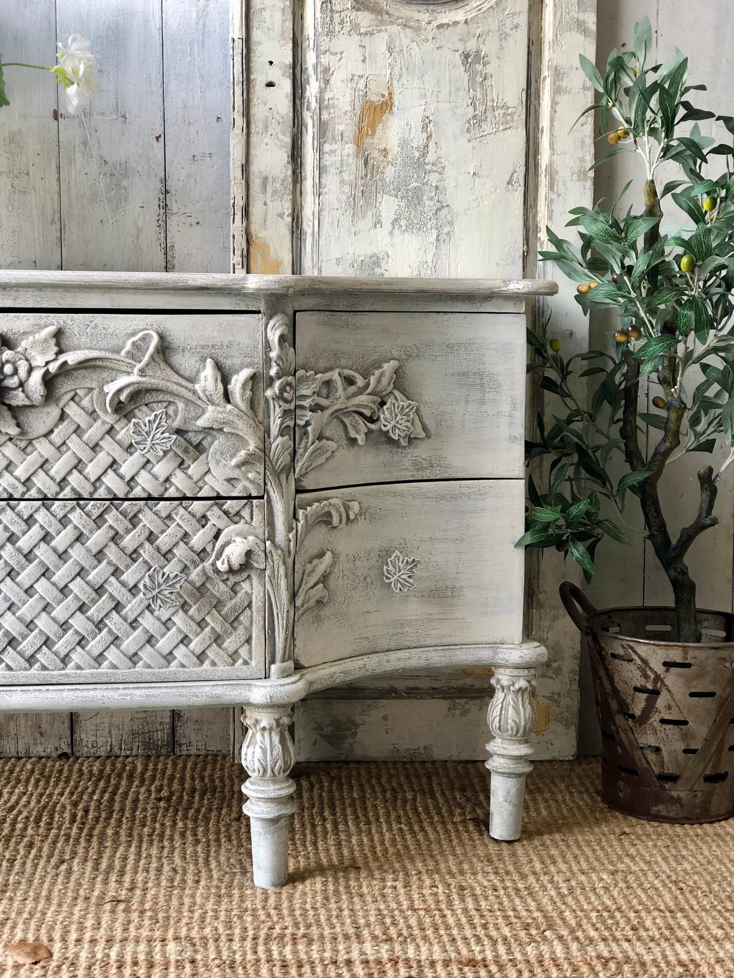 De L’Orangerie Ornate Cabinet