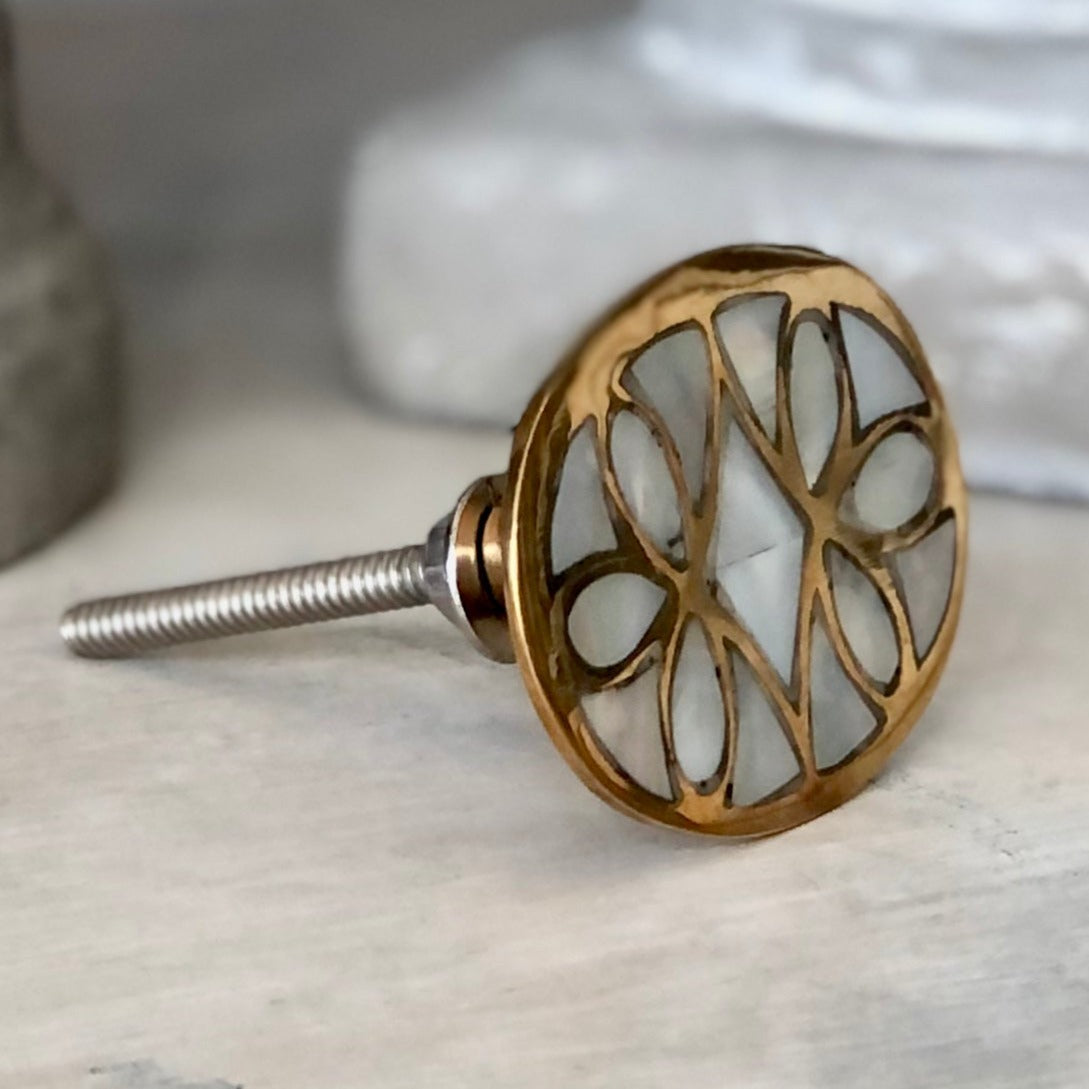 Oval Gold & Mother of Pearl Knob