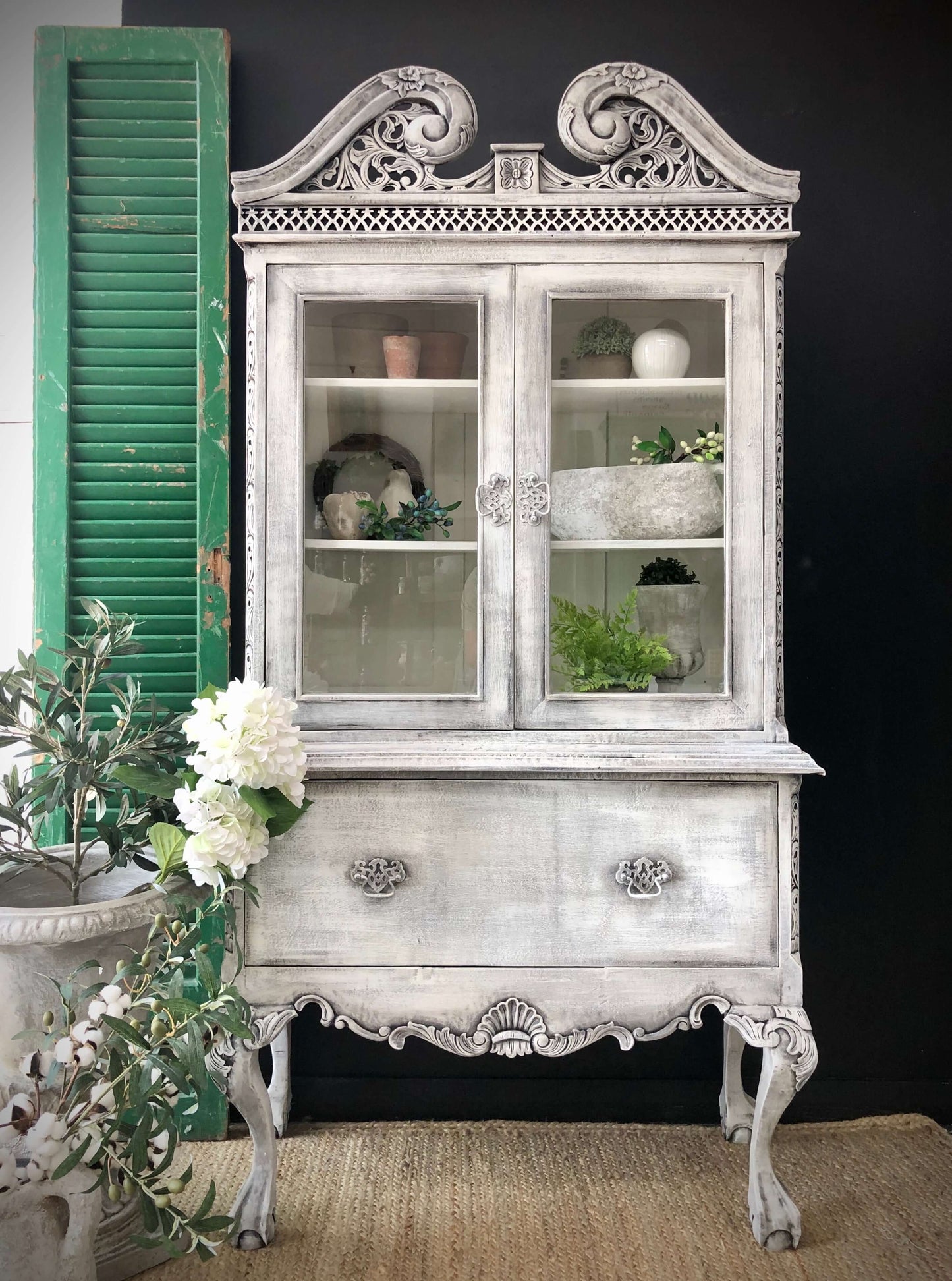 Madame Grande Bouche Cabinet
