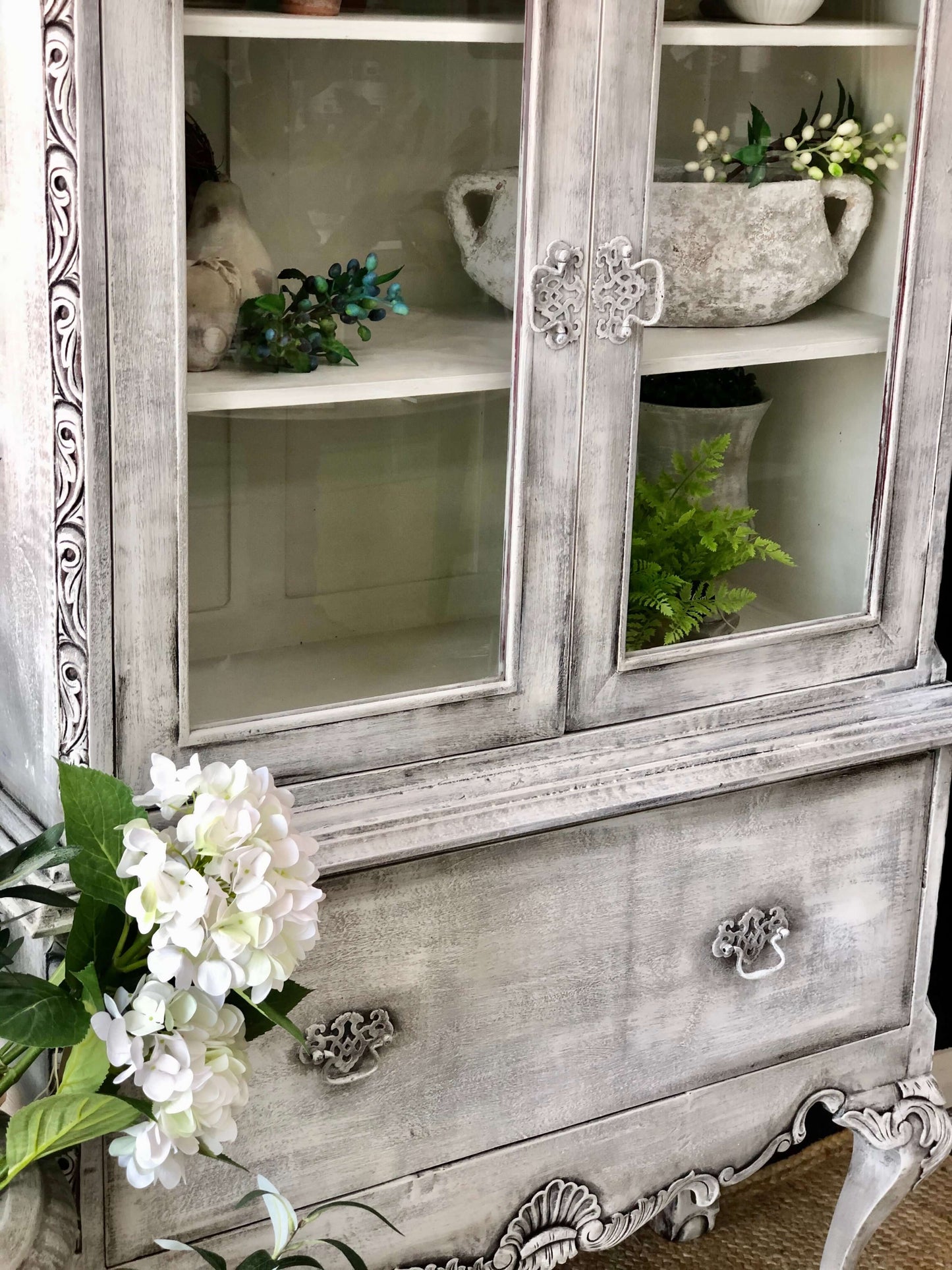 Madame Grande Bouche Cabinet