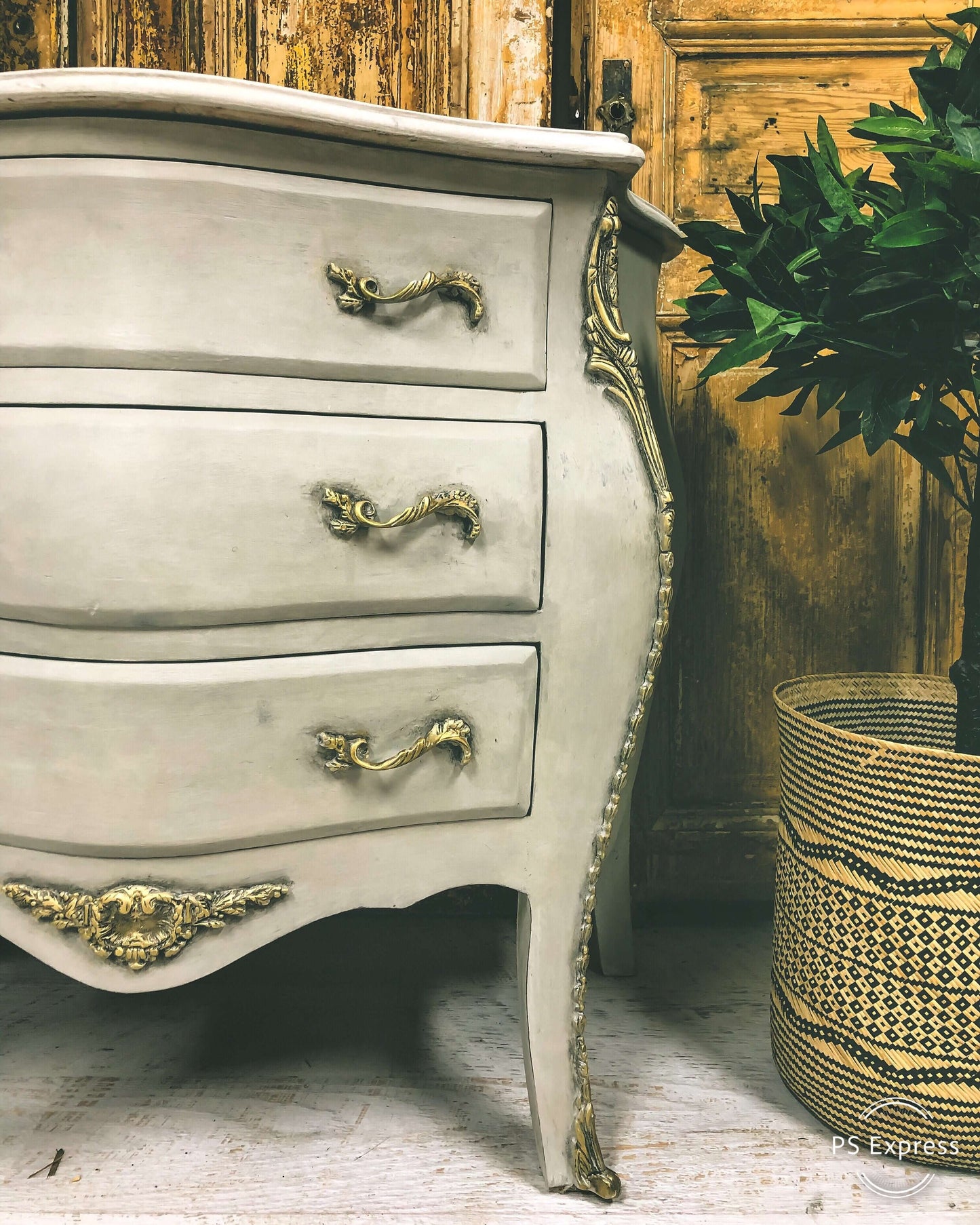 Louis Bombe Chest/Drawers