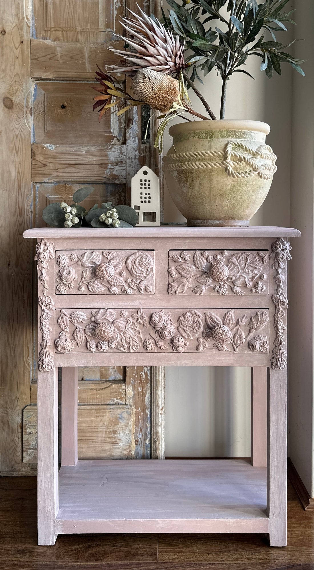 Blushing Beauty: Annie Sloan's Jaipur Pink & Rococo Whtie in Bloom
