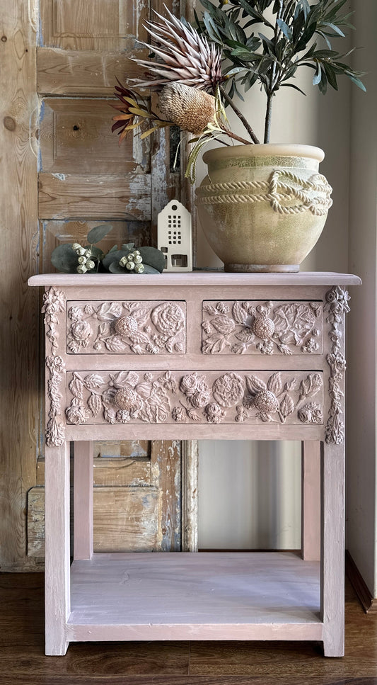 Blushing Beauty: Annie Sloan's Jaipur Pink & Rococo Whtie in Bloom