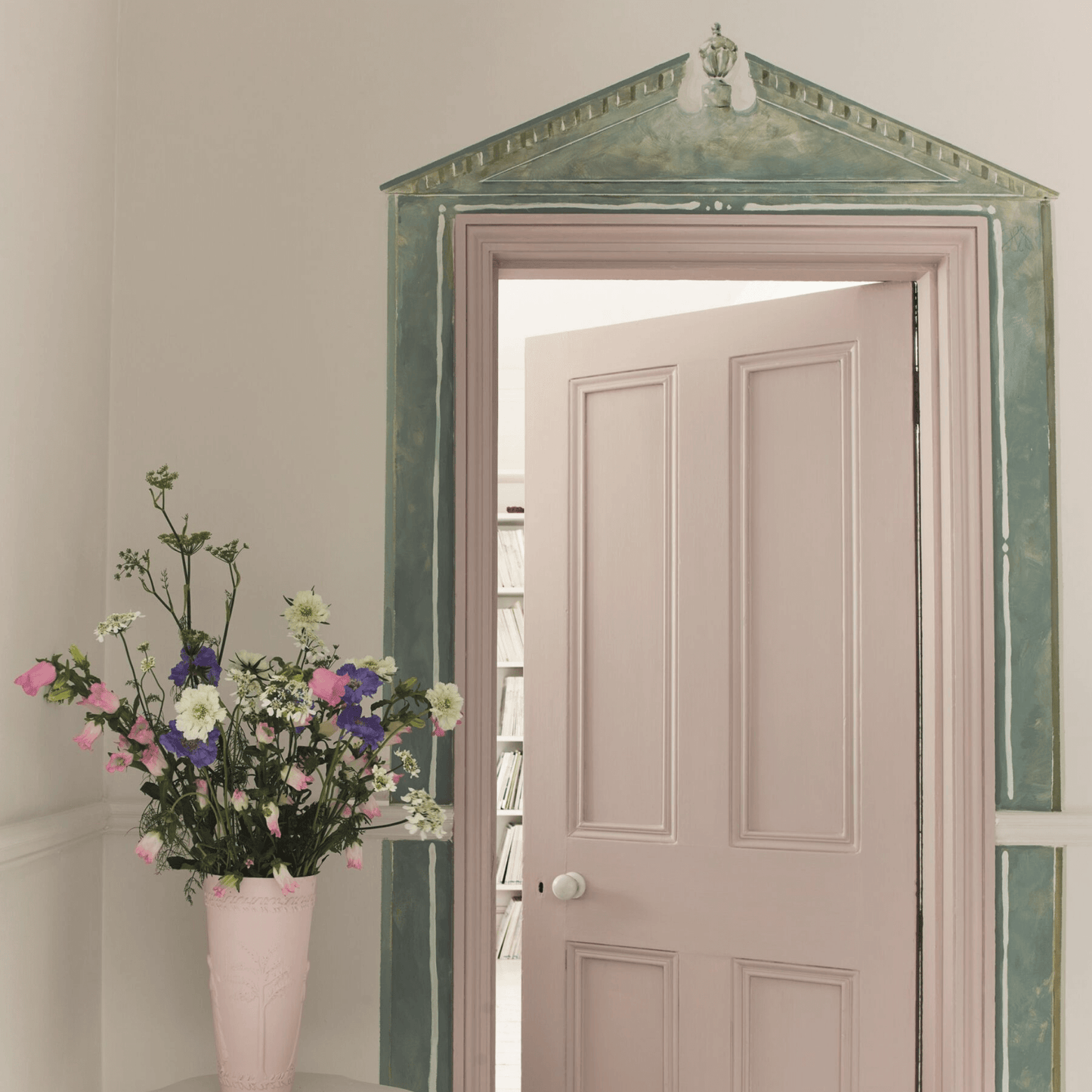 Pointe Silk - Annie Sloan Satin Paint®