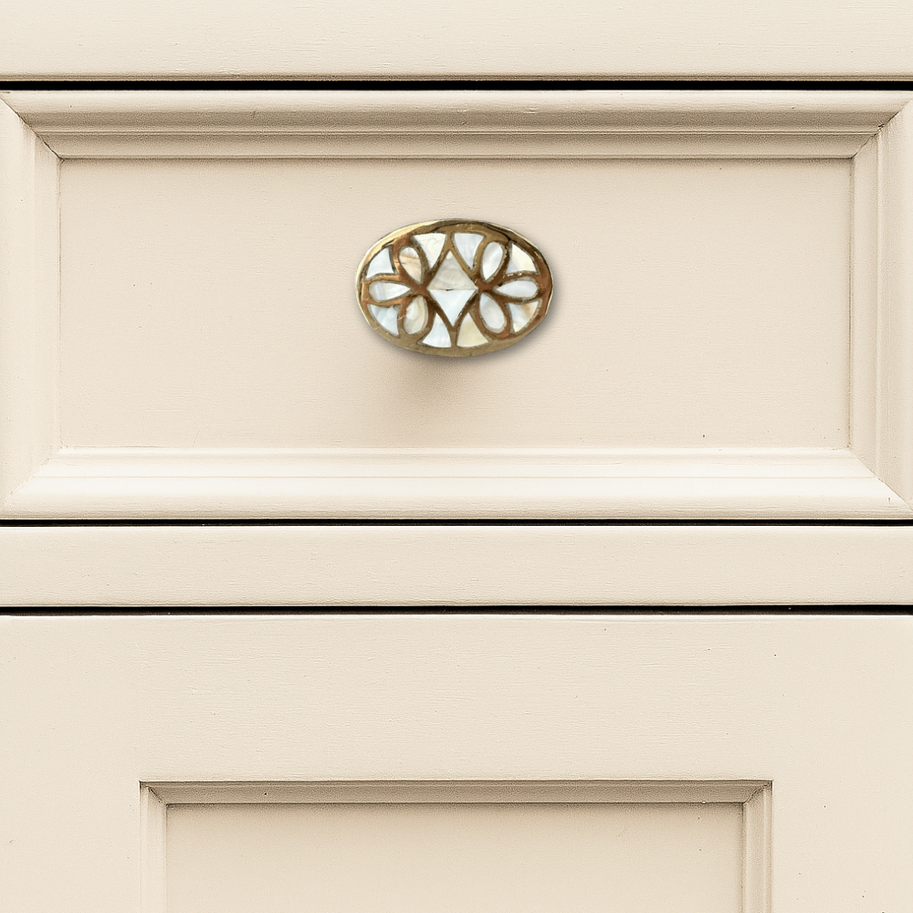 Juliette - Oval Gold & Mother of Pearl Knob