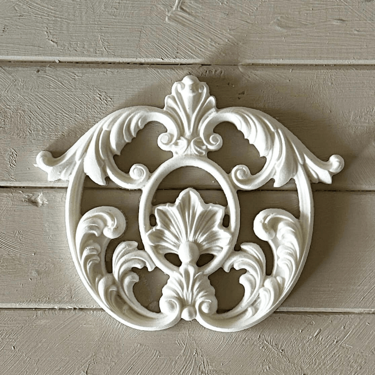 Centrepiece 005 - Resin Applique for Furniture & Crafts