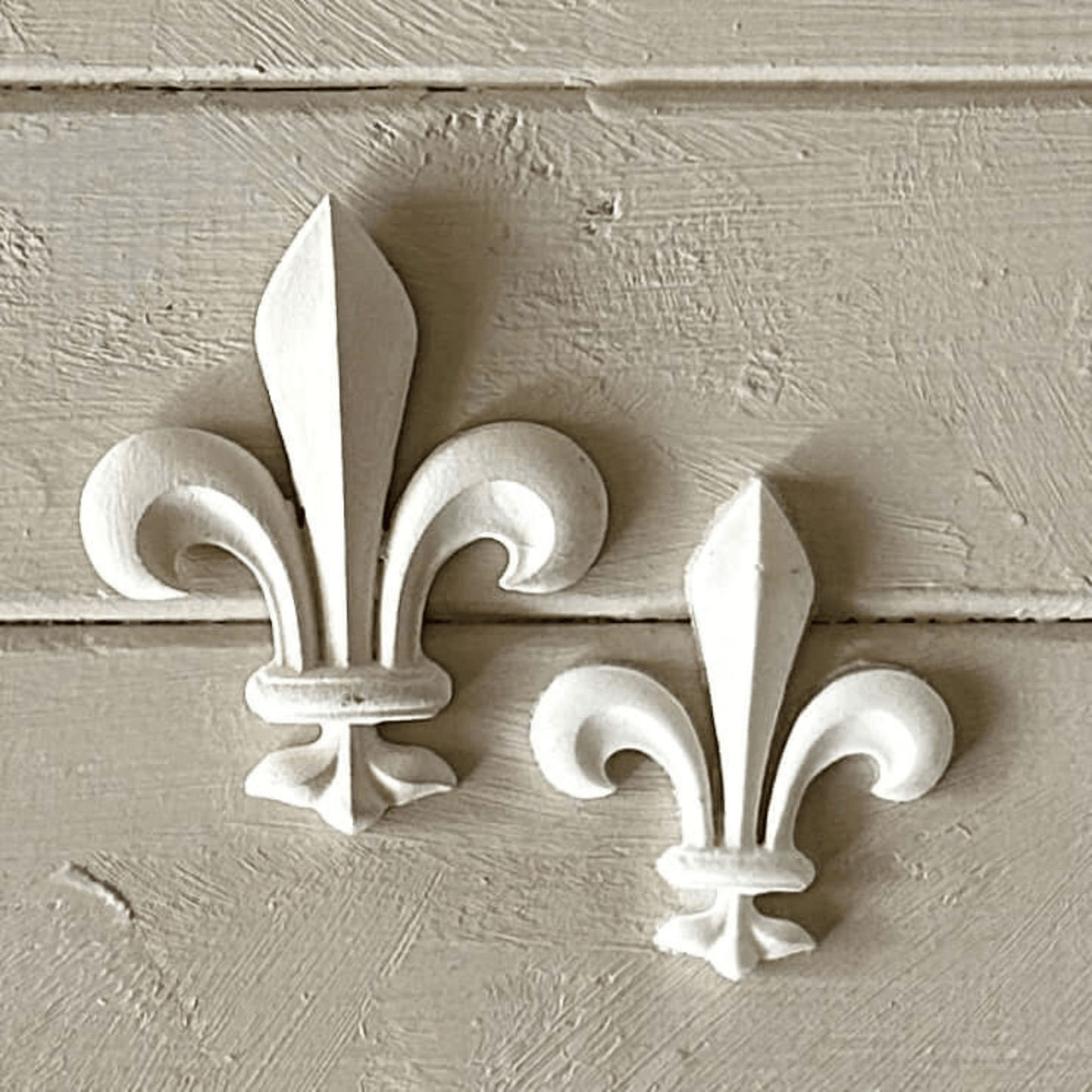 Fleur De Lis 002 - Resin Applique for Furniture & Crafts, elegant white resin decorative accents for crafts.