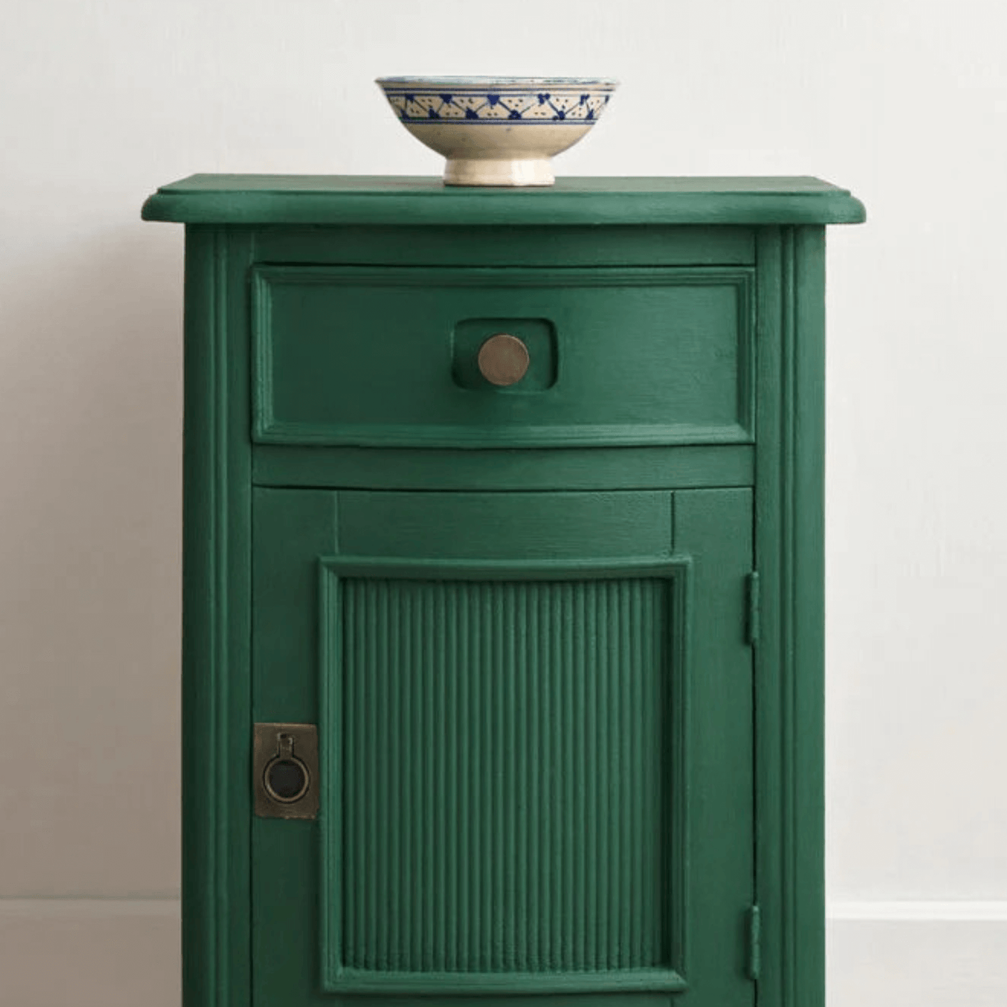 Amsterdam Green - Annie Sloan Chalk Paint used on a stylish green bedside table with decorative bowl.