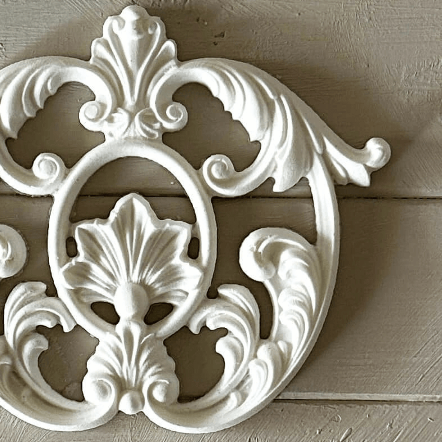 Centrepiece 005 - Resin Applique for Furniture & Crafts