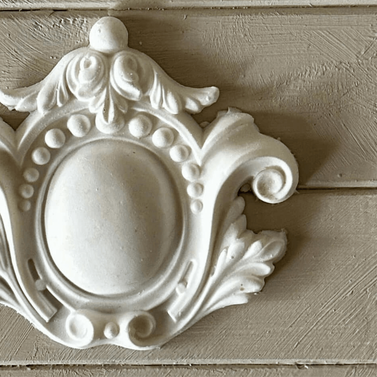 Centrepiece 007 - Resin Applique for Furniture & Crafts