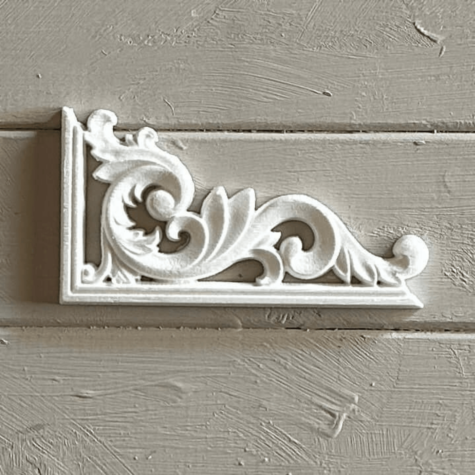Decorative corner moulding with botanical flourishes, suitable for French provincial furniture, DIY upcycling, and elegant coastal interiors.