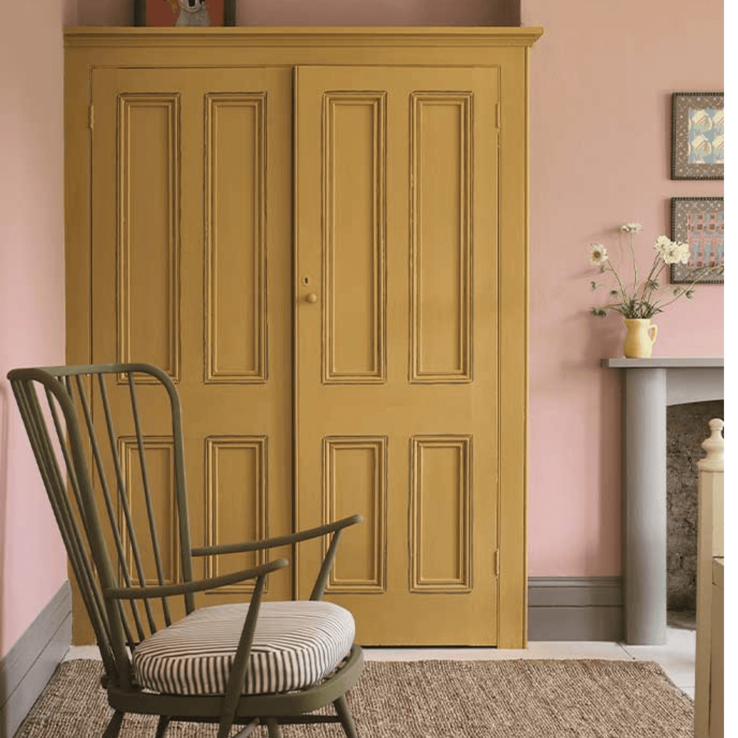 Carnaby Yellow - Annie Sloan Satin Paint®