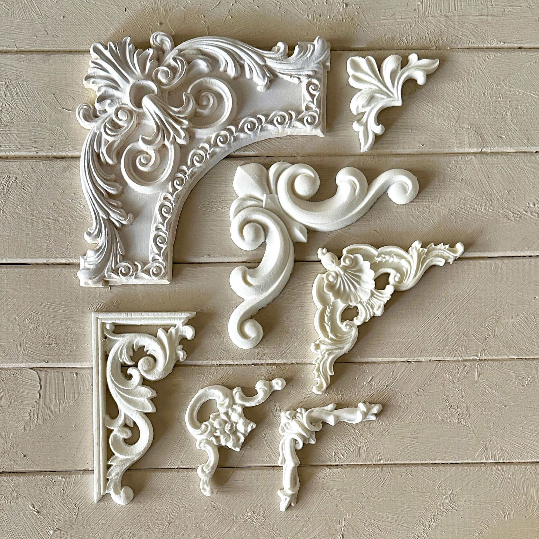 Corner 003 - Resin Applique for Furniture & Crafts decorative white accents arranged on a wooden background.