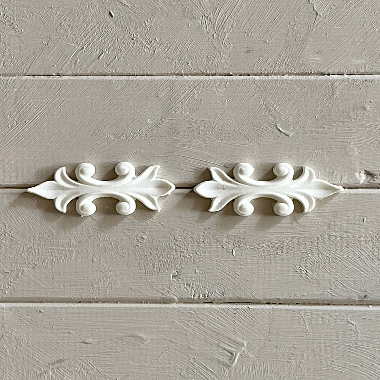 Drop 002 - Resin Applique for Furniture & Crafts showcasing an elegant scroll-and-point design.