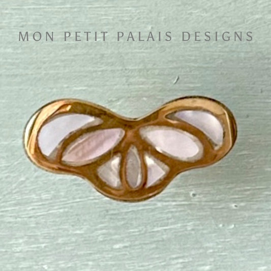 Mia – Mother of Pearl Bow Knob