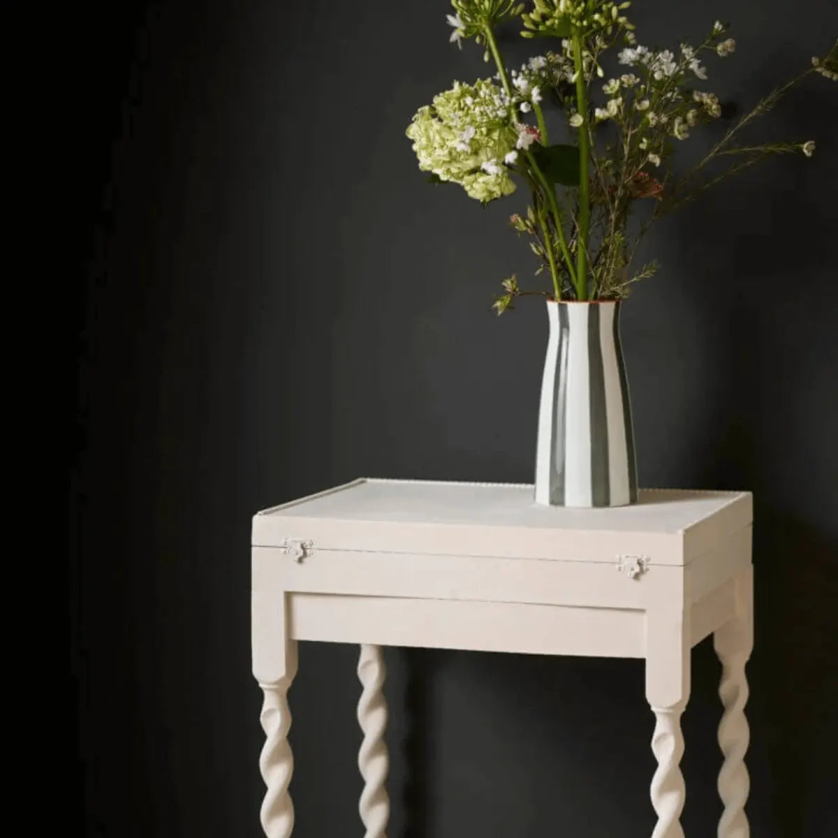 Rococo White Annie Sloan Chalk Paint®