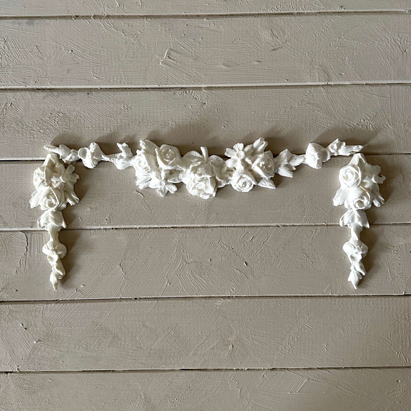 Swag 004 - Resin Applique for Furniture & Crafts, floral swag design with roses and foliage for decor.