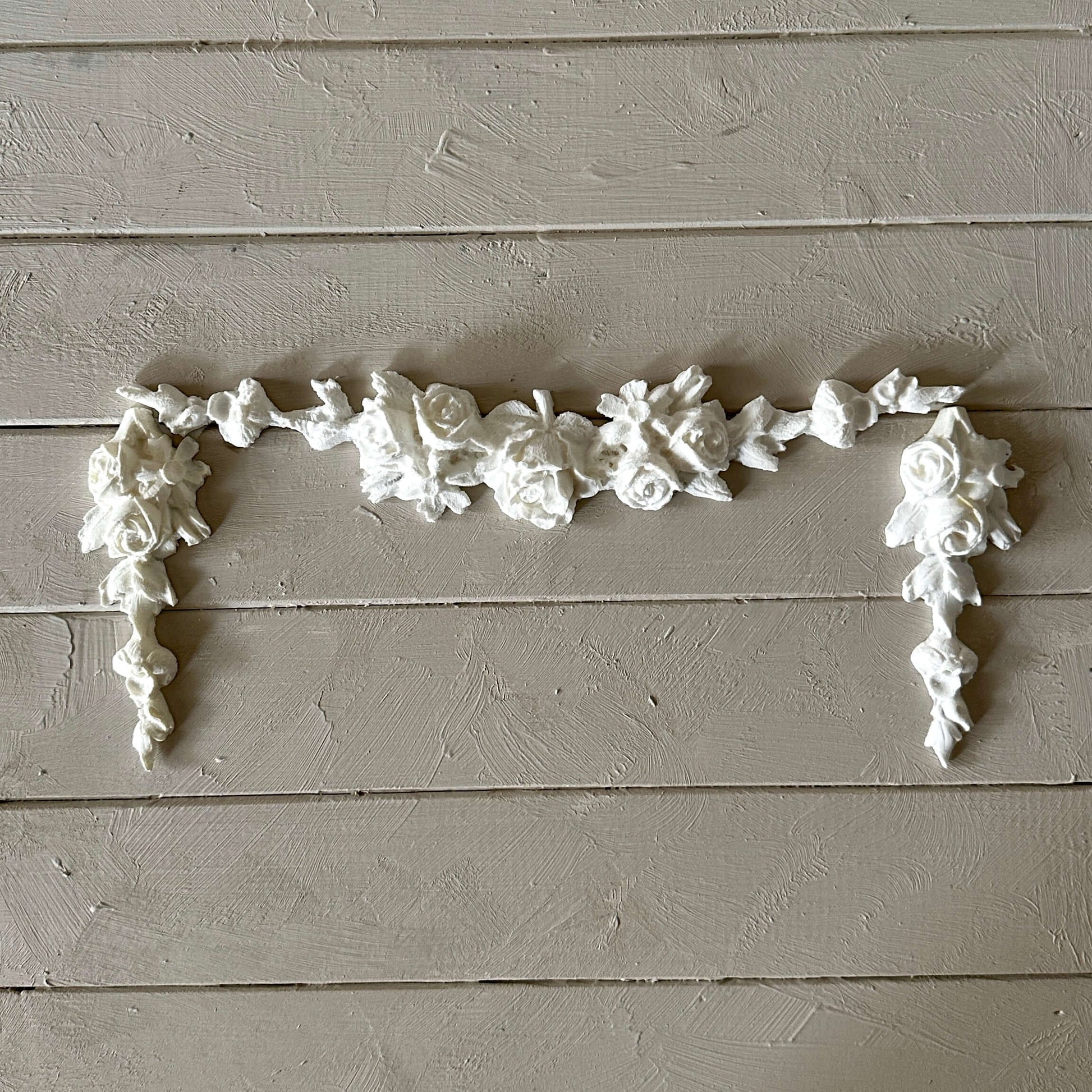 Swag 004 - Resin Applique for Furniture & Crafts, floral swag design with roses and foliage for decor.