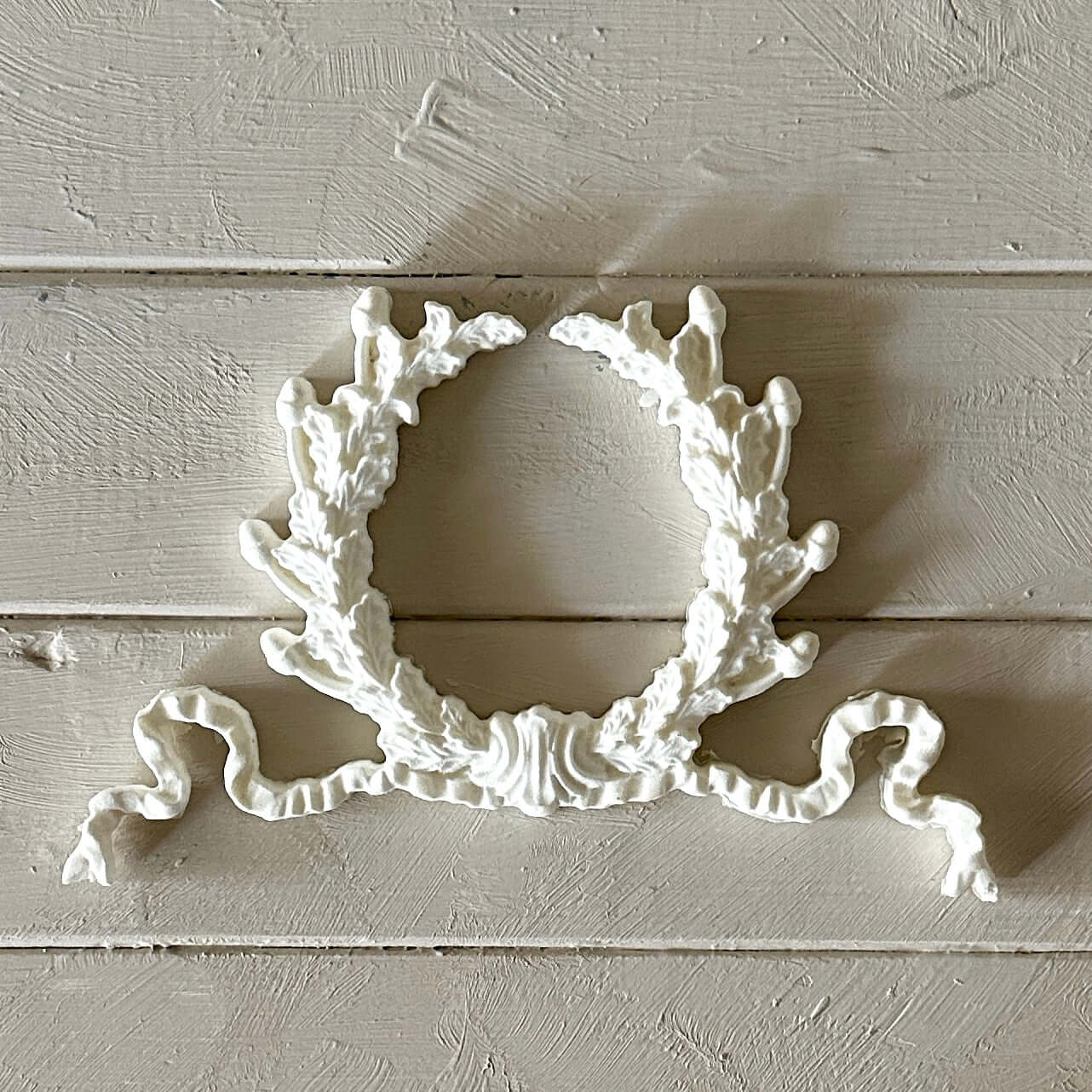 Wreath 004 - Resin Applique for Furniture & Crafts