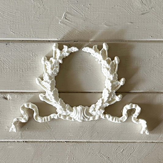 Wreath 004 - Resin Applique for Furniture & Crafts