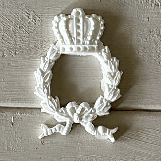 Wreath 006- Resin Applique for Furniture & Crafts featuring a crown and floral design.