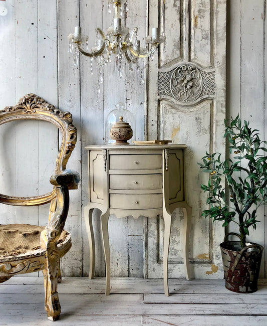 Louis Cabinet