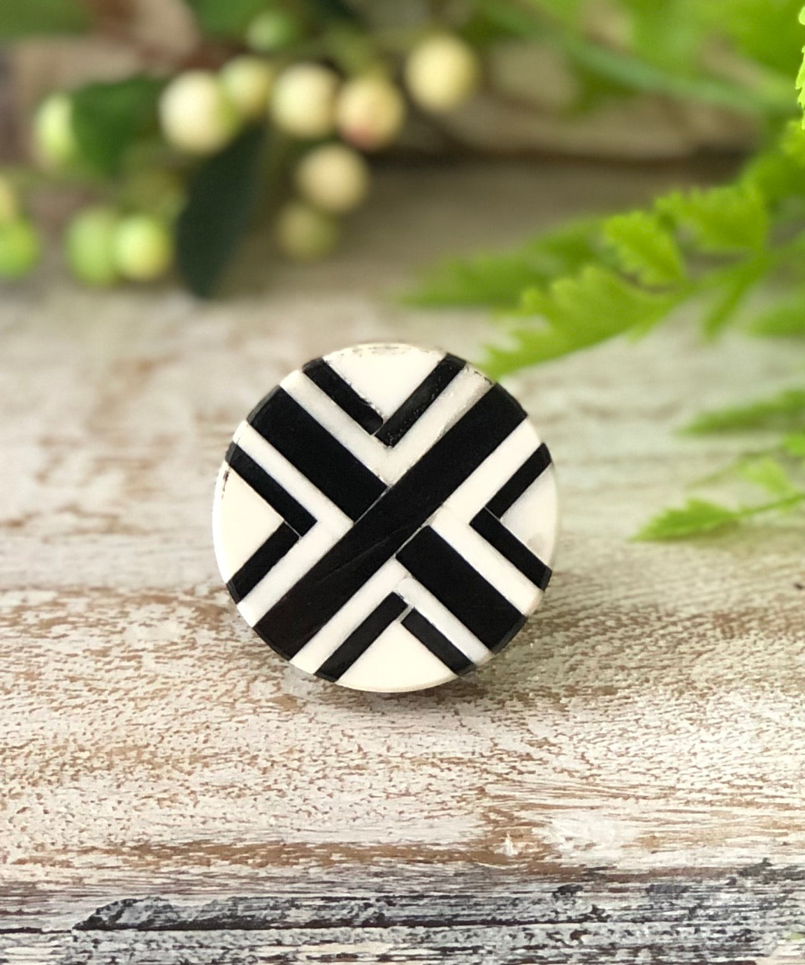 Black & Cream Cross Bone Knob