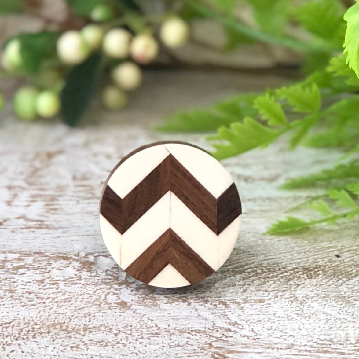 Dede Zigzag Bone and Wood Knob